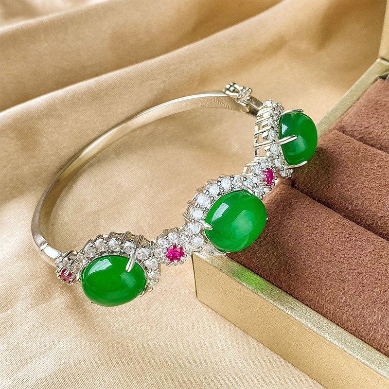 Zhuang Live joyas de cobre inferior chapado en oro simulación rojo corindón Calcedonia verde superficie diamante con incrustaciones pulsera piedra principal 10*12