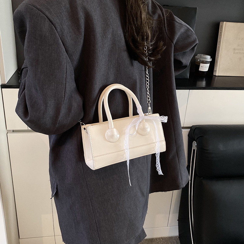 2025 verano venta caliente nuevo bolso cuadrado pequeño portátil moda todo fósforo bolso de mensajero de un solo hombro diseño de nicho bolso femenino de moda