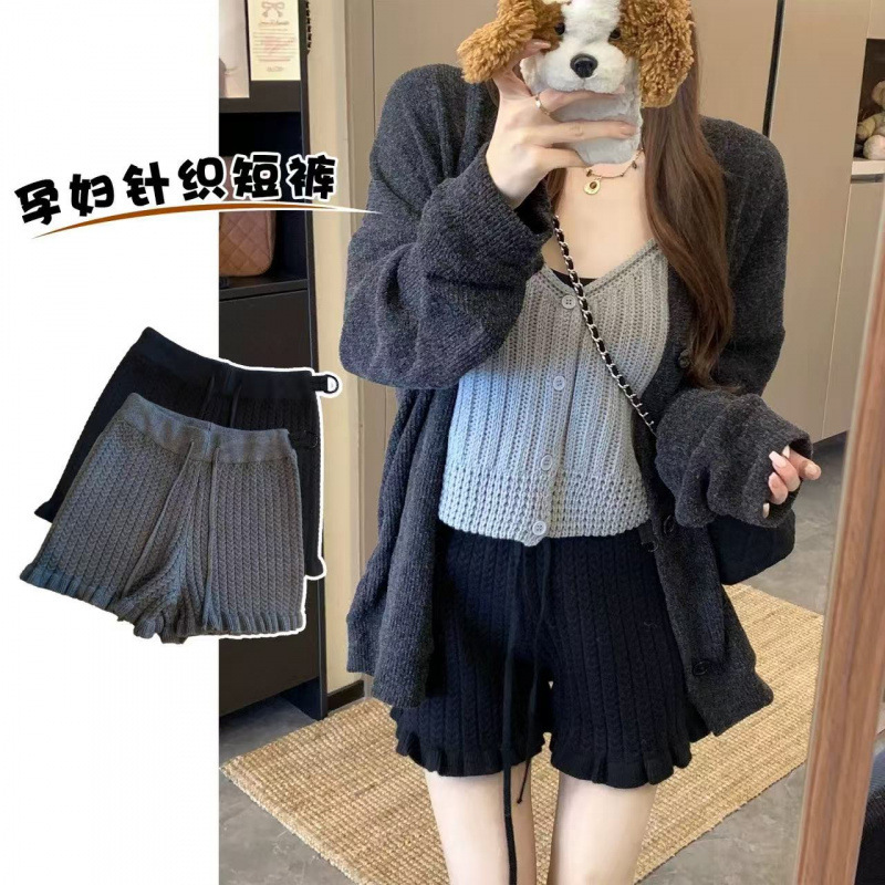 Maternity shorts for women, autumn and winter outerwear, super stylish knitted shorts with ruffled edges, slim-fit, flattering boot shorts, leggings Maternity shorts for women, autumn and winter outerwear, super stylish knitted shorts with ruffled edges, slim-fit, flattering boot shorts, leggings