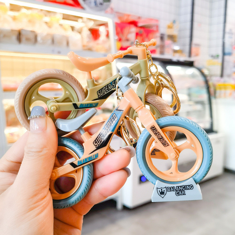Mountain Bike Keychain Pendant for Couples, Cute Style Accessories for Men and Women, Small Bicycle Bag Charms
