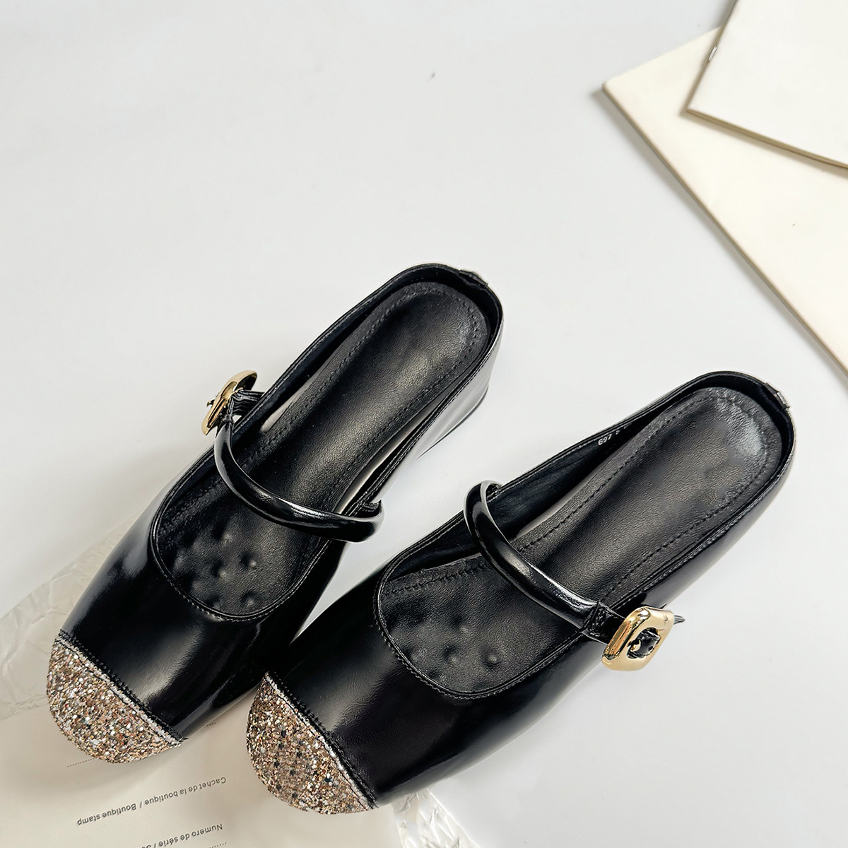 Versión de piel de oveja ~ zapatos de ballet de plata francesa de mujer con suela suave con un cinturón de altura interior con cabeza redonda, zapatos de marijin