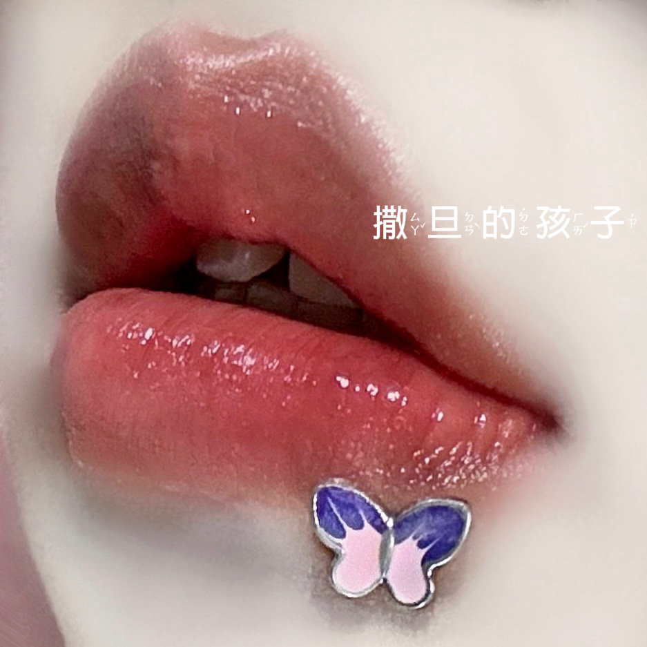 Silver pointed spike labret stud material detail