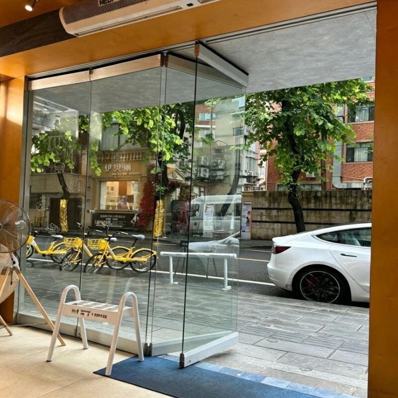 Frameless Glass Folding Door for Conference Rooms, Yoga Studios, Indoor Movable Partitions, Shops, and Stores with Hanging Rail Tempered Glass Doors Frameless Glass Folding Door for Conference Rooms, Yoga Studios, Indoor Movable Partitions, Shops, and Stores with Hanging Rail Tempered Glass Doors