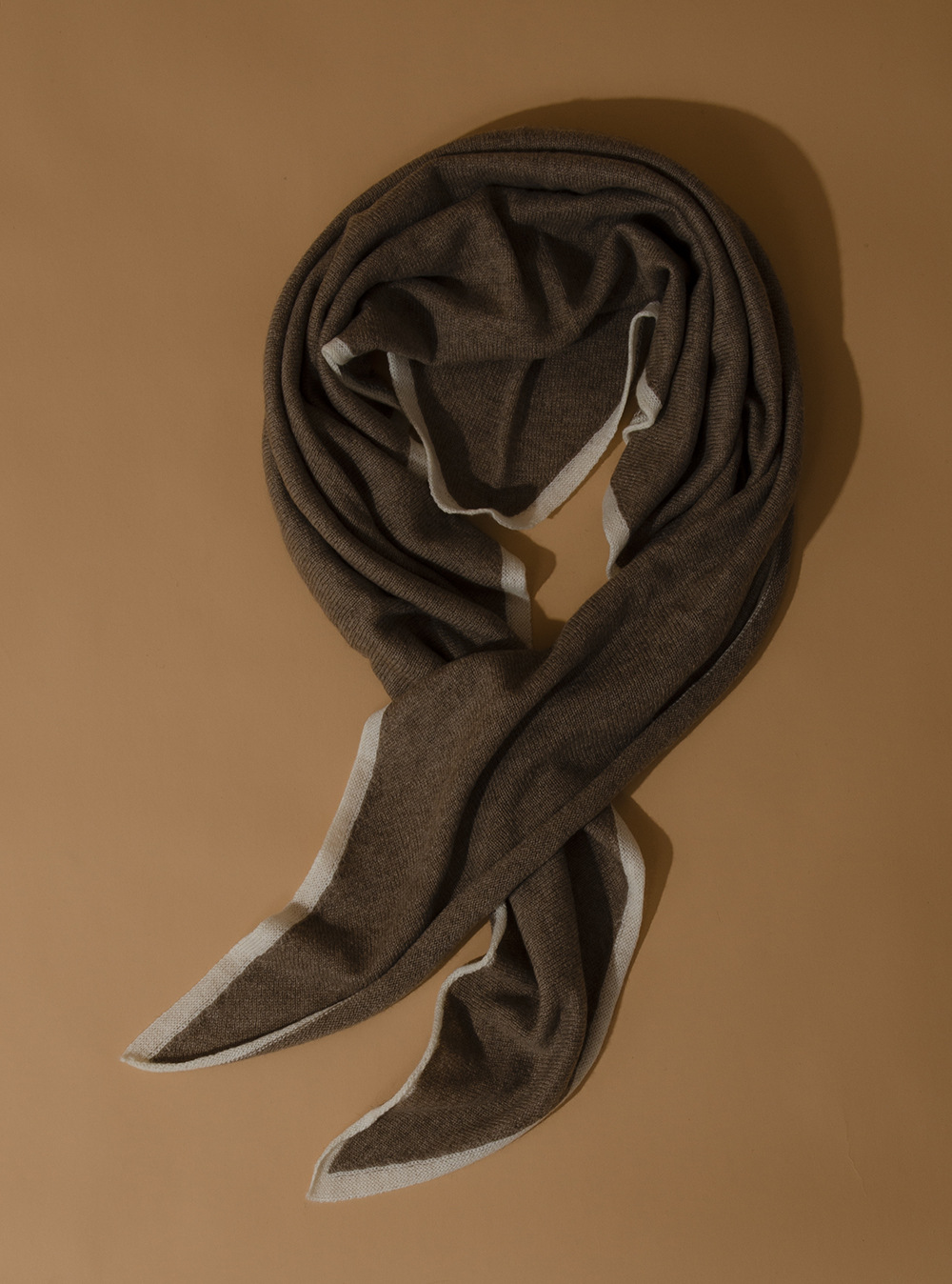 Inner Mongolia puro punto de cachemira con su propia toalla triangular lateral bufanda de cachemira suave y cómoda cálida en otoño e invierno