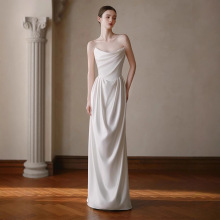 法式缎面轻婚纱新娘小众抹胸高级感出门纱简约白色齐地订婚礼服裙