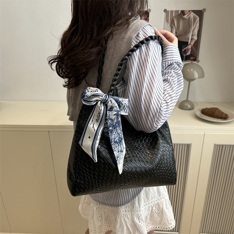 estilo coreano retro 2025 primavera y verano alta bufandas de seda bolso de hombro, bolso de viaje popular este año, bolso de brazo, bolso especial