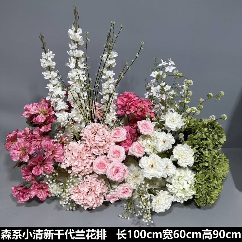 Flor de la boda de la flor Chiyeya rosa roja fila de orquídeas fila de flores bosque escena de compromiso decoración de la boda fondo de decoración