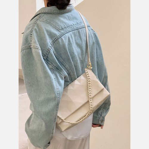 Fashion 2024 new niche geometric armpit bag women's summer crossbody bag versatile shoulder bag rhombus chain bag