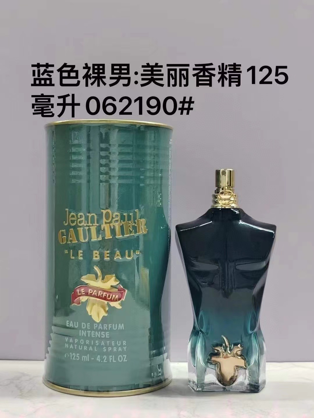 Hermoso sabor de hombre desnudo azul
