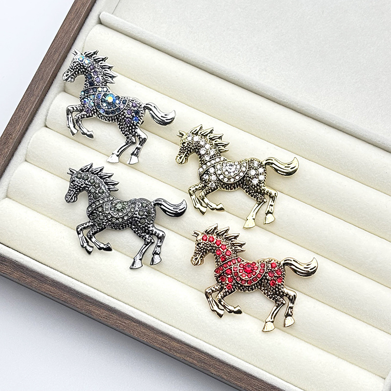 Elegant Versatile Zodiac Horse Light Luxury Niche Animal Brooch Fashion High-end Pin Accessory Clothing Decoration_voghion.com