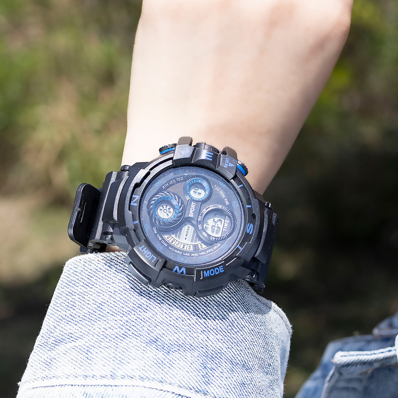 Fábrica al por mayor nuevos hombres al aire libre gran dial deportes reloj electrónico impermeable estudiante moda LED reloj luminoso