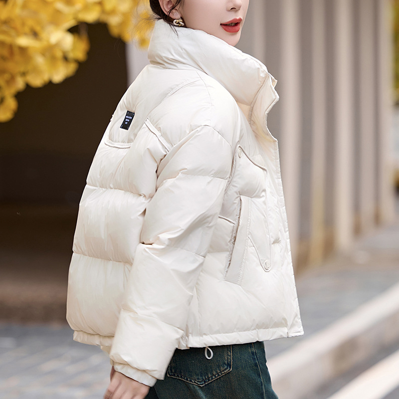 슈퍼 잘 생긴 짧은 흰색 오리 다운 재킷 여자의 2024 겨울 작은 남자를위한 새로운 유행 느슨한 칼라 따뜻한 재킷