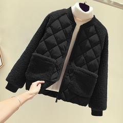 速売通の外国貿易の婦人服の綿服の新型の大きいサイズの短いタイプの冬の綿服はウールの子羊をまねて小さい綿入れの上着をつなぎ合わせます。