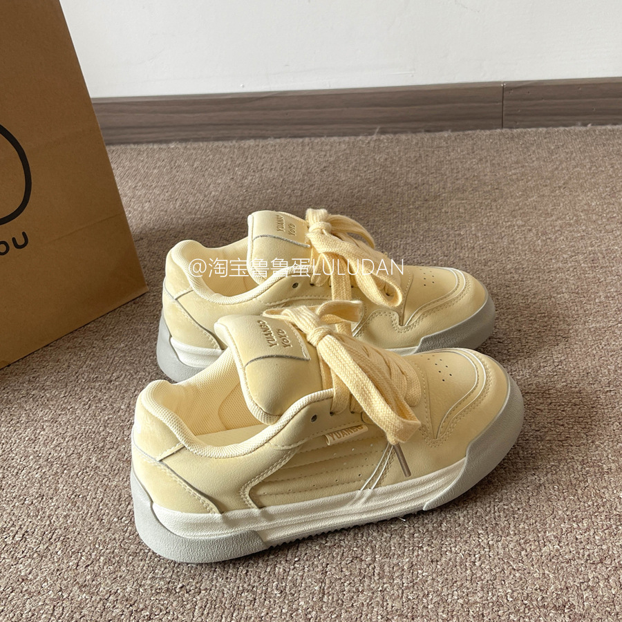 Color sólido simple zapatos de pan casuales de otoño 2025 nuevos zapatos de patineta coreanos de estilo Harajuku zapatos blancos para mujeres