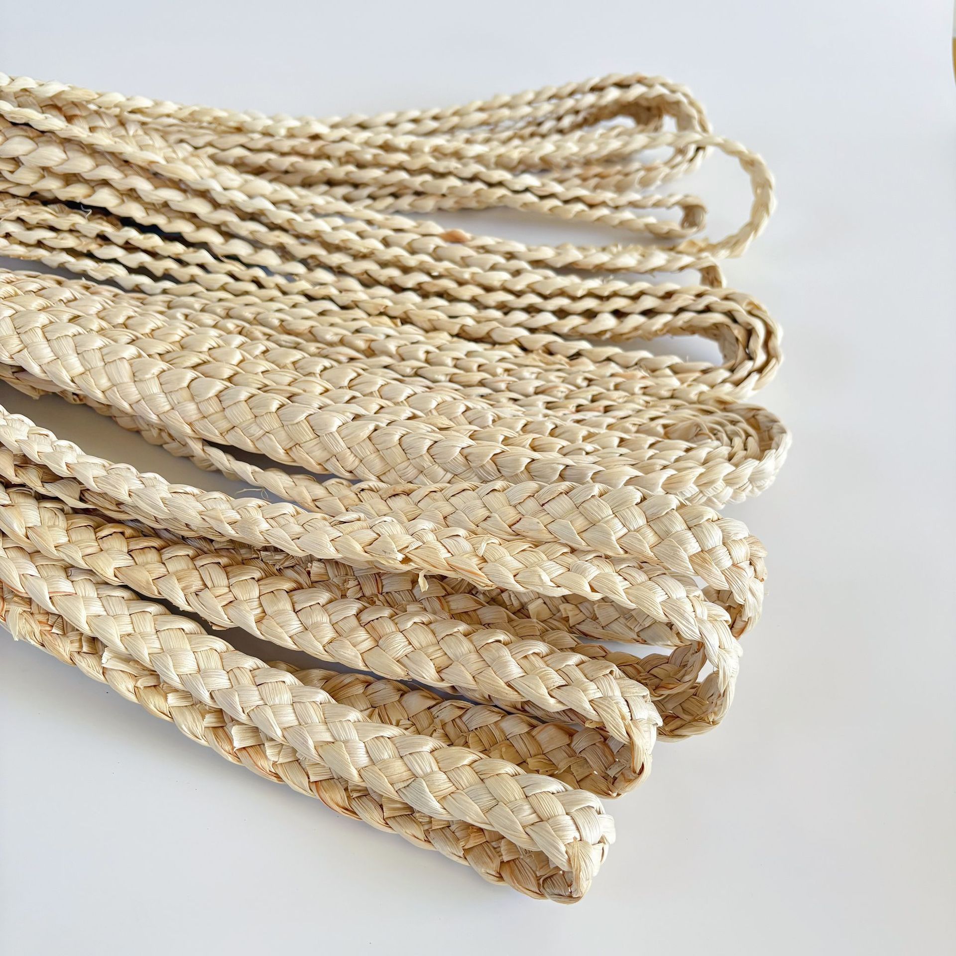 2025新货批发玉米皮辫五股辫2.5cm辫子草辫白色草辫宠物辫玉米叶