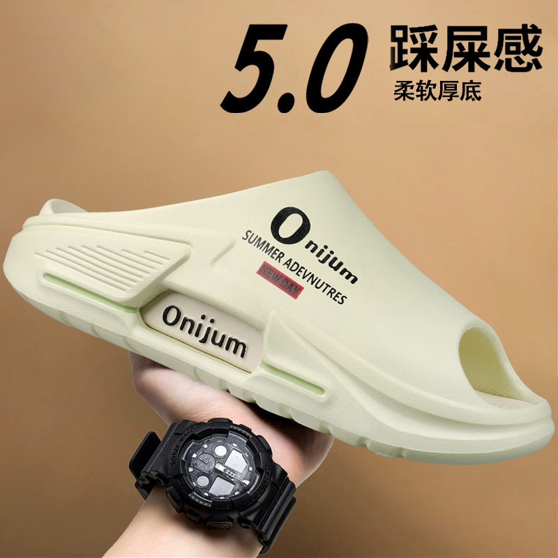 Zapatillas de pareja de verano 2025, talla grande, tendencia coreana, chanclas exteriores, moda casual, zapatillas de interior con sentido de mierda