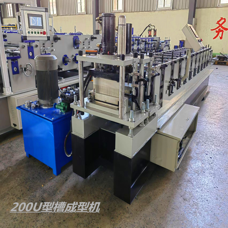 钢结构檩条板加工机器兴和全自动C型钢机设有自动换型装置