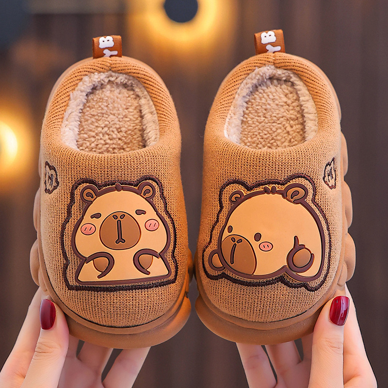 Zapatillas de algodón para niños Capibara, invierno para niños y niñas, calentamiento y peluche para padres e hijos, bolsas de tacones de algodón para niños mayores.