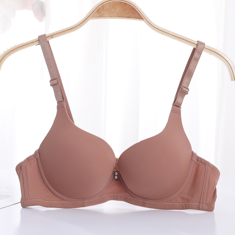 Fábrica de stock pequeño pecho grueso agrupado sujetador de acero anillo de acero ajustado tipo de ropa interior de mujer brillante sin marca sujetador