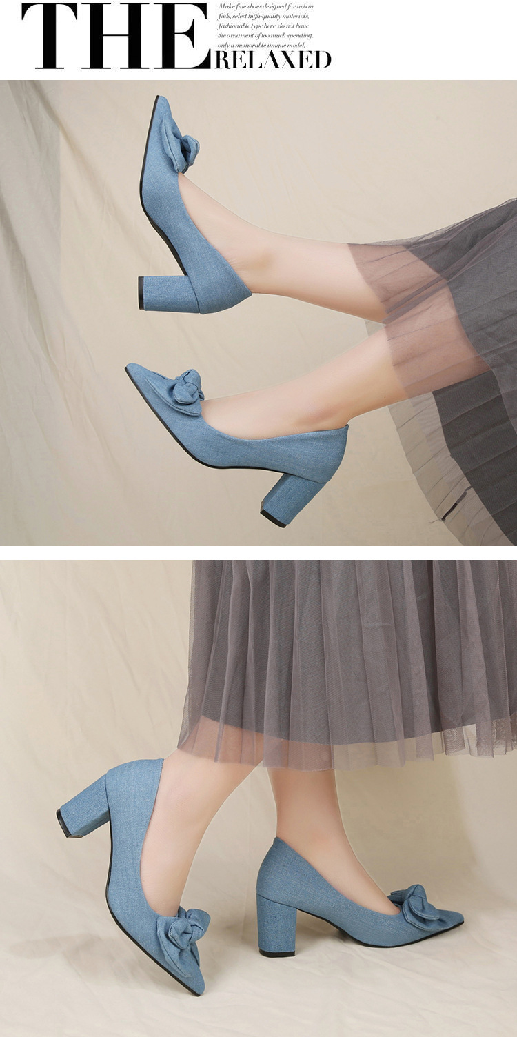 Elegante dames pumps met strik en blokhak van denim stof_voghion.com