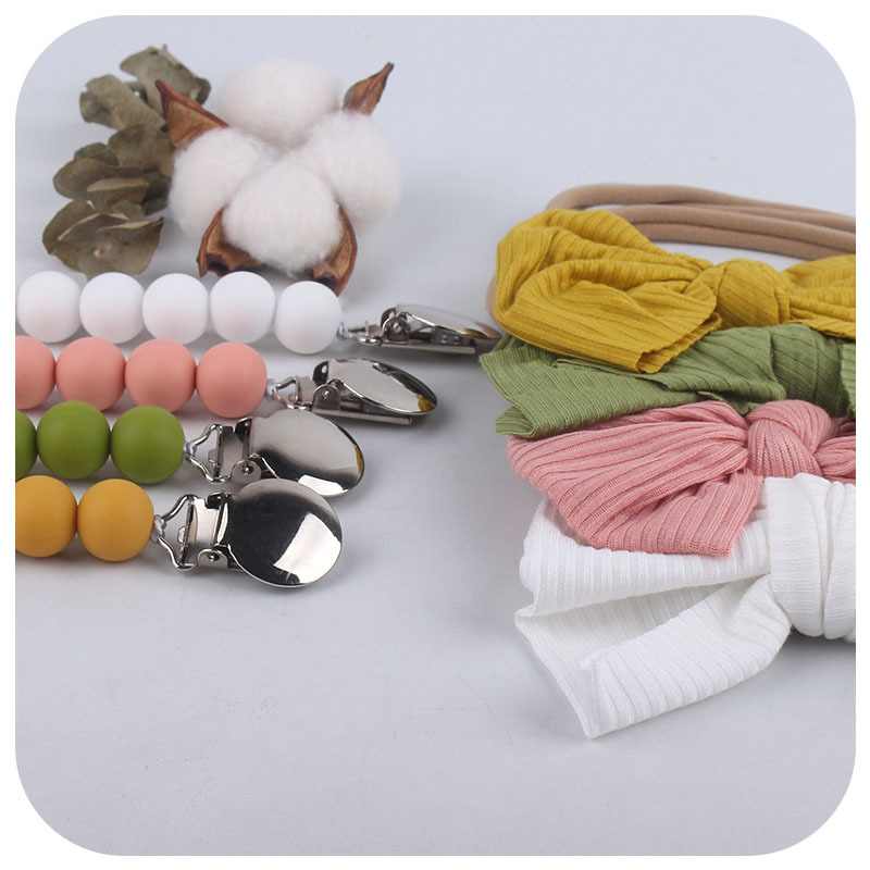 Accesorios para el cabello del bebé de Europa y América del arco de nylon banda para el cabello bebé suministros bebé chupete de silicona pezón anti-caída traje de cadena