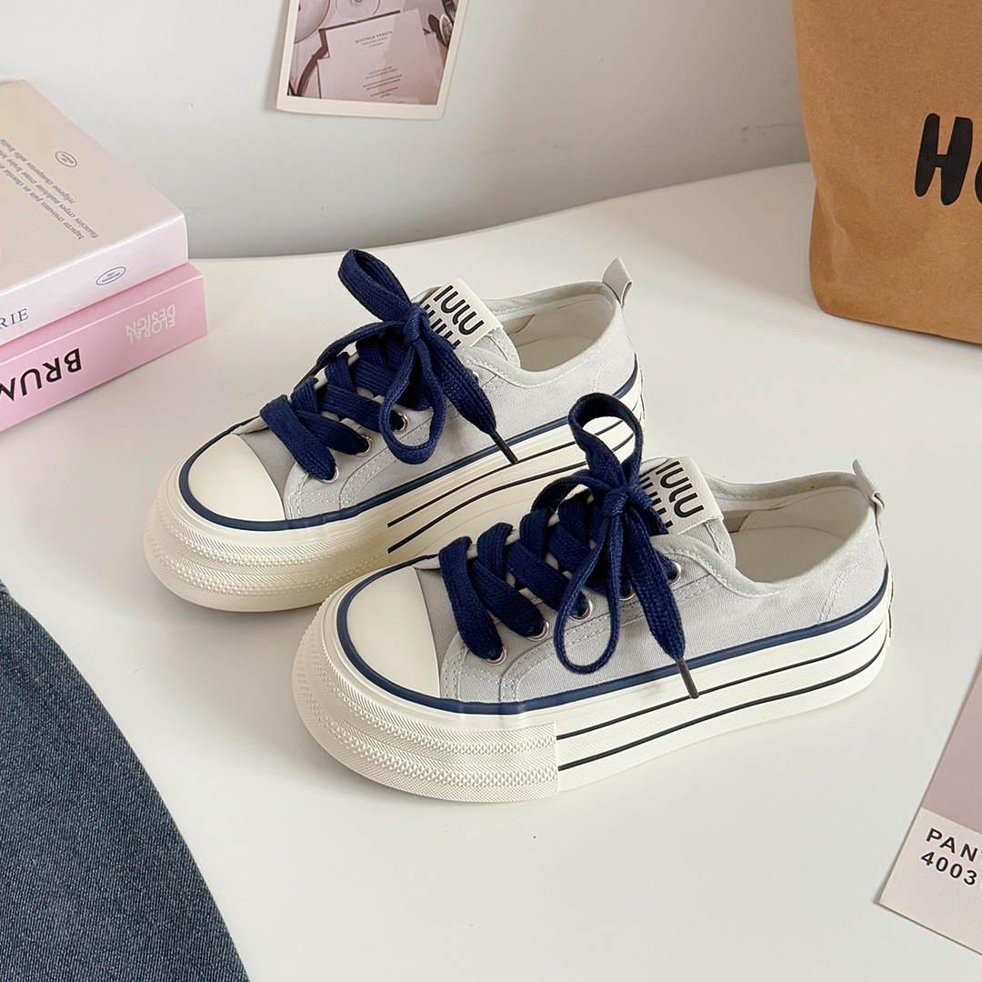 Estilo de Hong Kong nicho zapatos de lona de suela negra y gruesa mujer 2025 nuevos zapatos deportivos de tablero estudiantil h1323 a principios de otoño