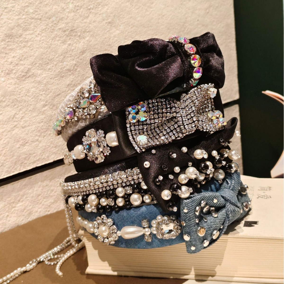 Korean-Style Versatile Bow Headband with Luxurious Pearl and Diamond Headband, High Crown, and Sophisticated Headwear