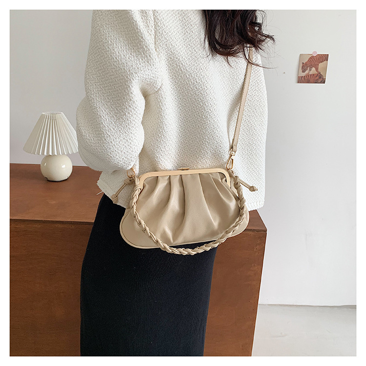 Wholesale Korean Style Pleated Single Shoulder Messenger Cloud Bag Nihaojewelry display picture 1