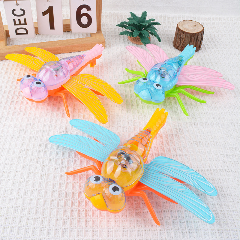Juguetes luminosos de cuerda de tracción de niños retroceso deslizante insectos de doble ala cuerda de tracción libélula jardín de infantes pequeños regalos al por mayor