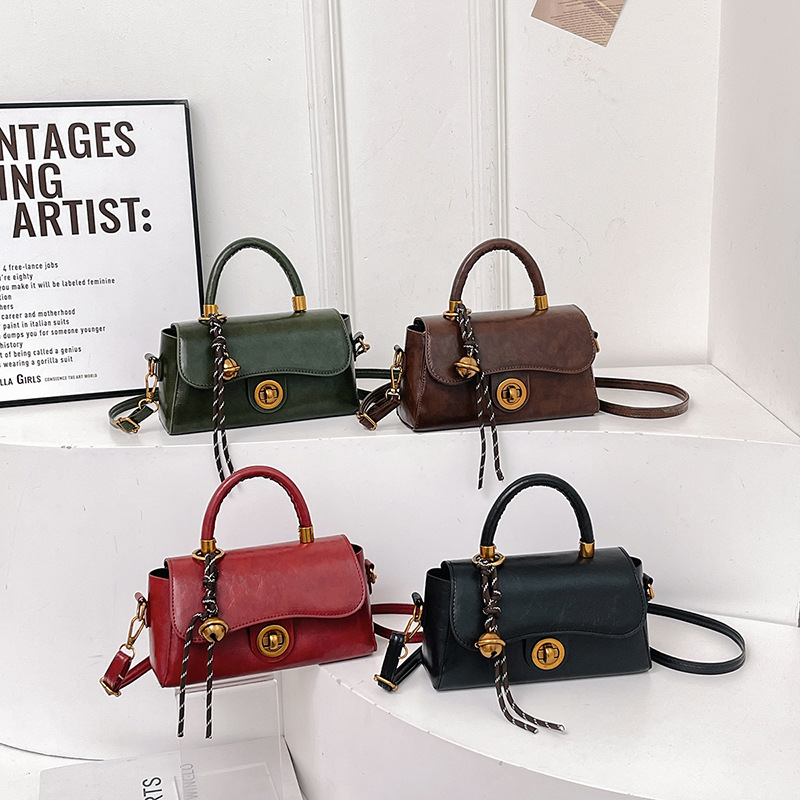 Bolsos de otoño e invierno bolsos de mujer de cercanías 2024 nuevo bolso cuadrado pequeño retro de moda bolso diagonal de un solo hombro multifuncional con estilo occidental