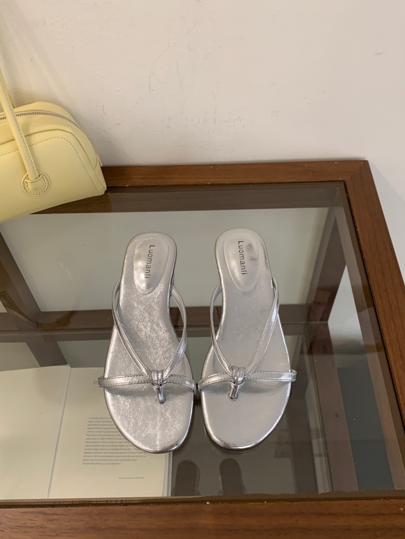 2026 zapatillas de tacón francés para mujeres de verano de color sólido con zapatillas de tacón negro con zapatillas de tacón frío image 8