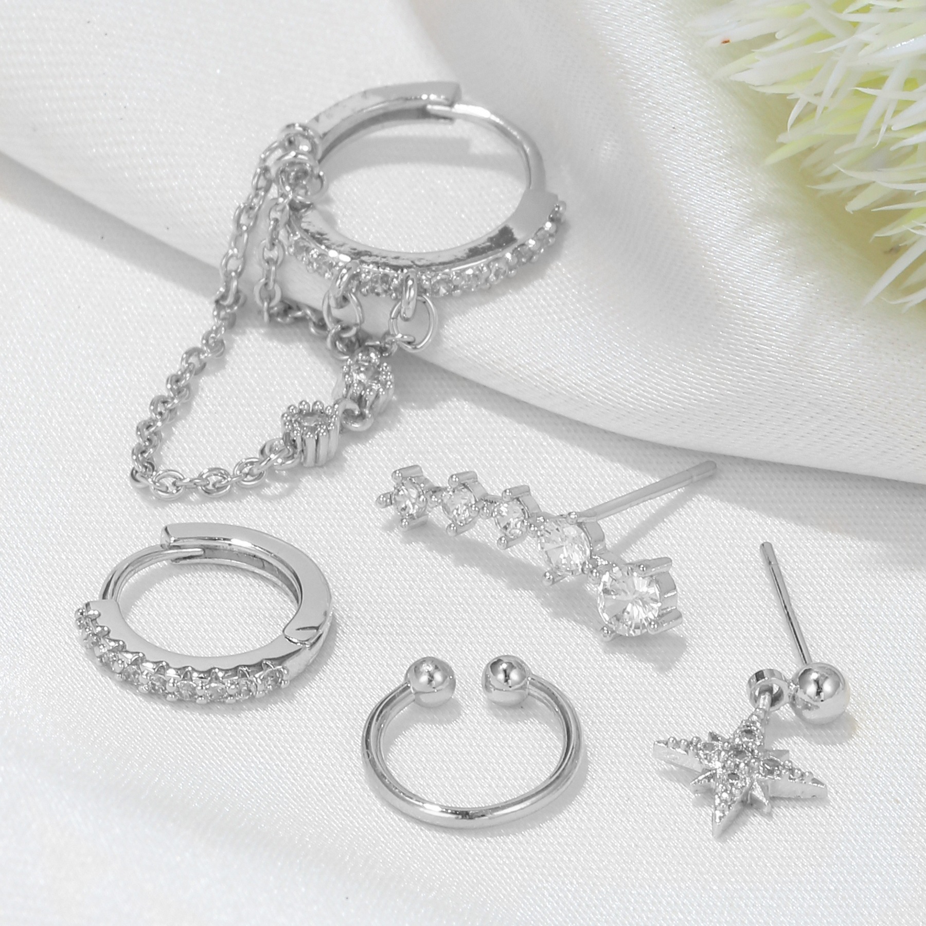 Simple Style Star Copper Inlaid Zircon Earrings 1 Set