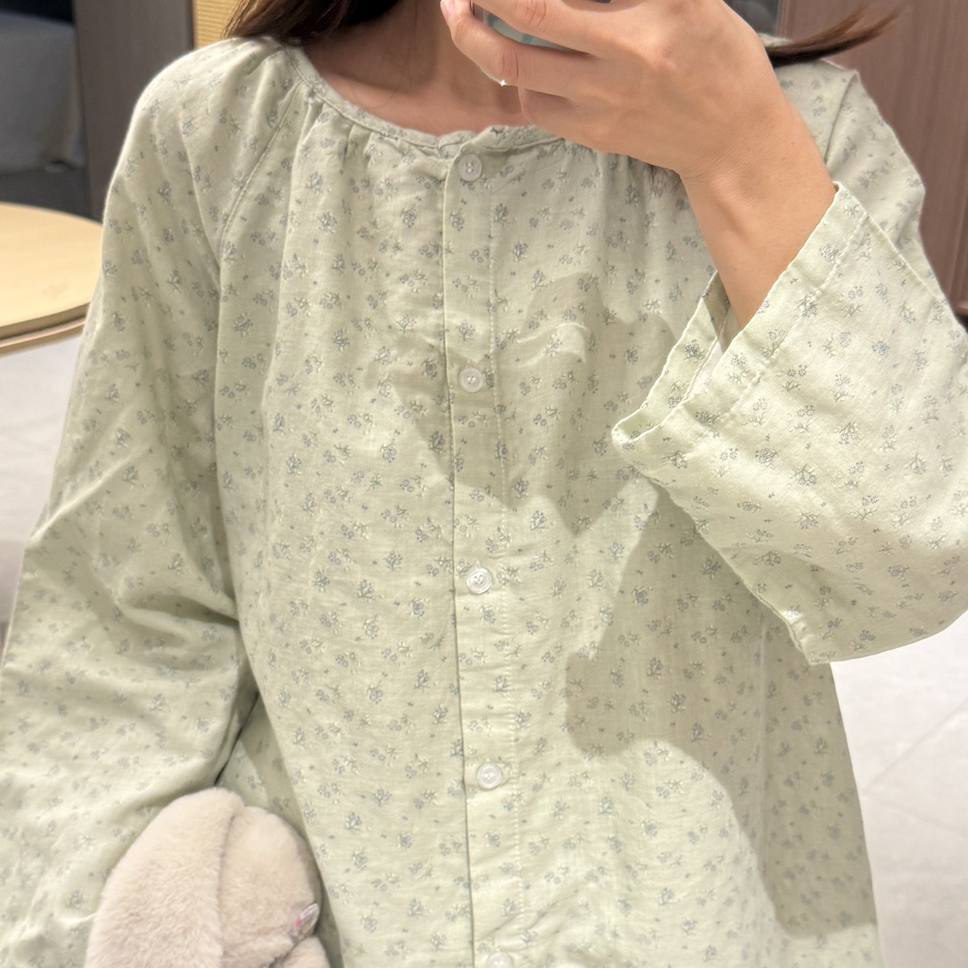 Long-sleeve with a round collar, trousers