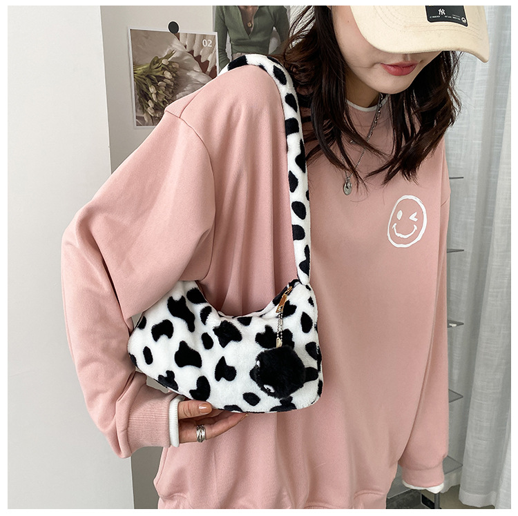 Cute Plush Bag Fashion Cow Pattern One-shoulder Underarm Bag display picture 7