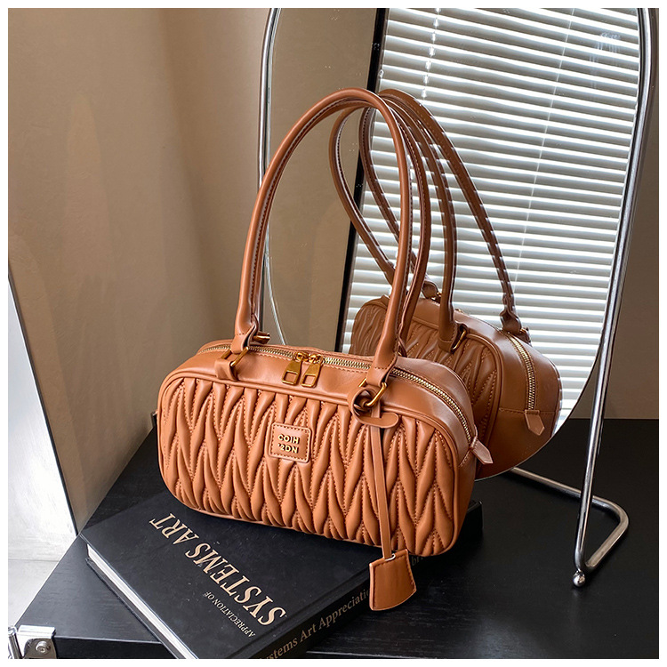 Retro bag for women, large capacity, new 2024 autumn and winter versatile, niche design, single-shoulder underarm bag, commuting pillow bag undefined