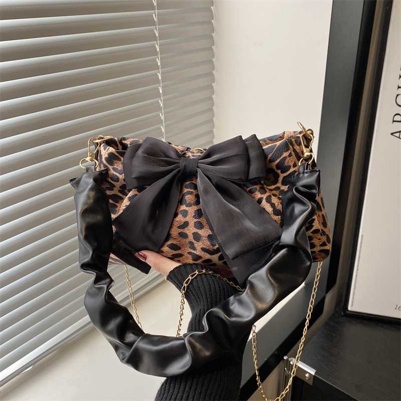 Moda extranjera arco bolso tendencia 2024 invierno nuevo bolso de brazo brazalete popular bolso de hombro de mujer