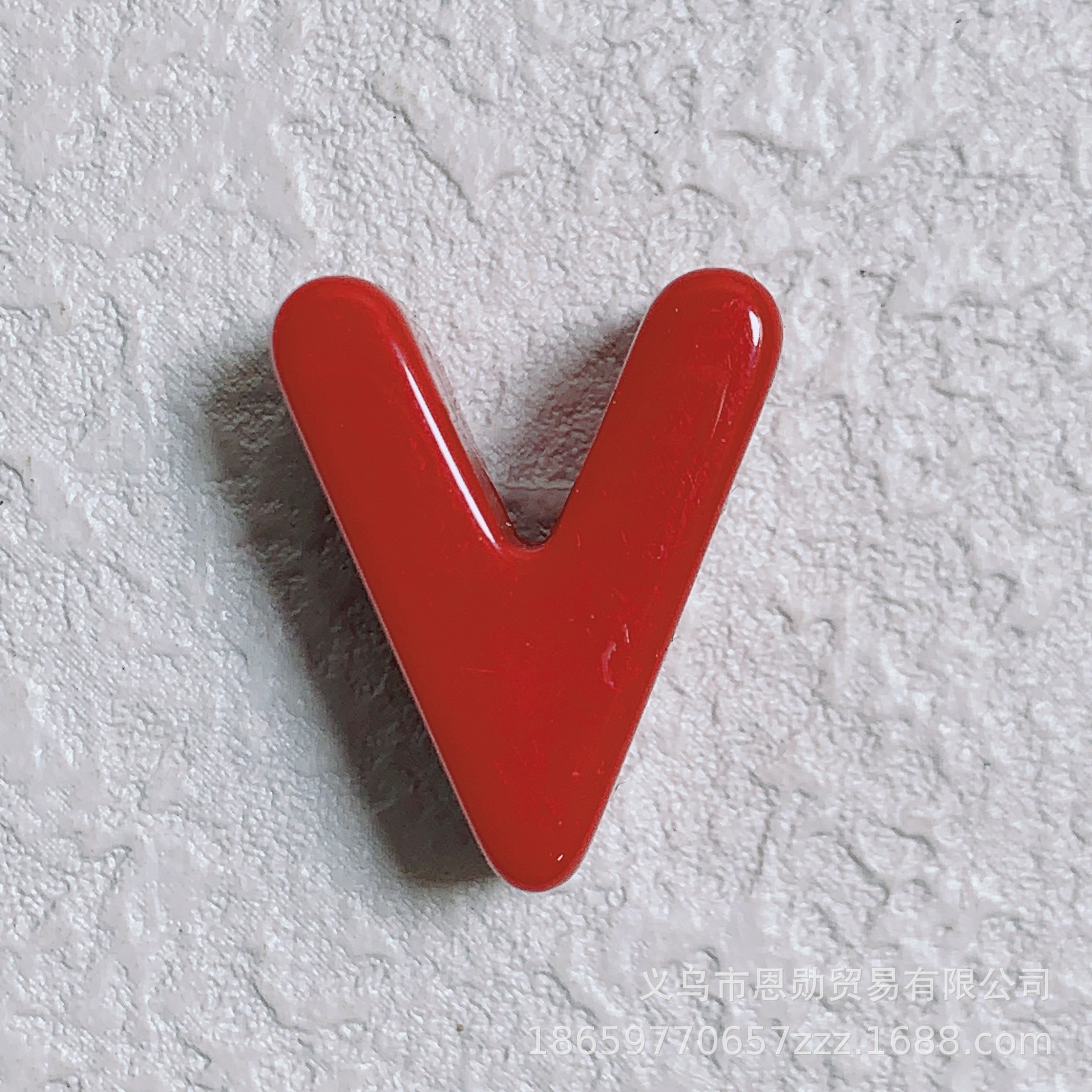 V (Red)