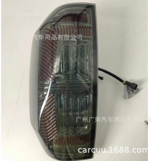 Adecuado para 14-20 Toyota Tantu luz trasera luz de freno luz trasera