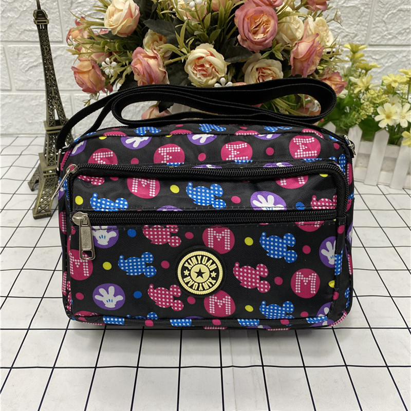 검은 배경 미키 머리