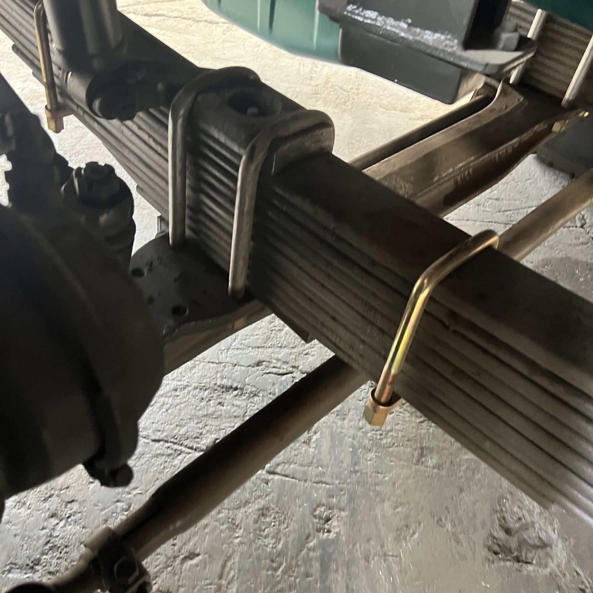 Supply of refurbished Sinotruk HOWO rear eight-wheel dump heavy-duty trucks and rear-tipping soil transport vehicles for Africa and Central Asia