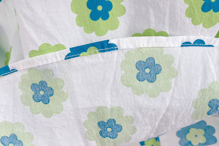 蓝花双领衬+波点蝴蝶结牛仔