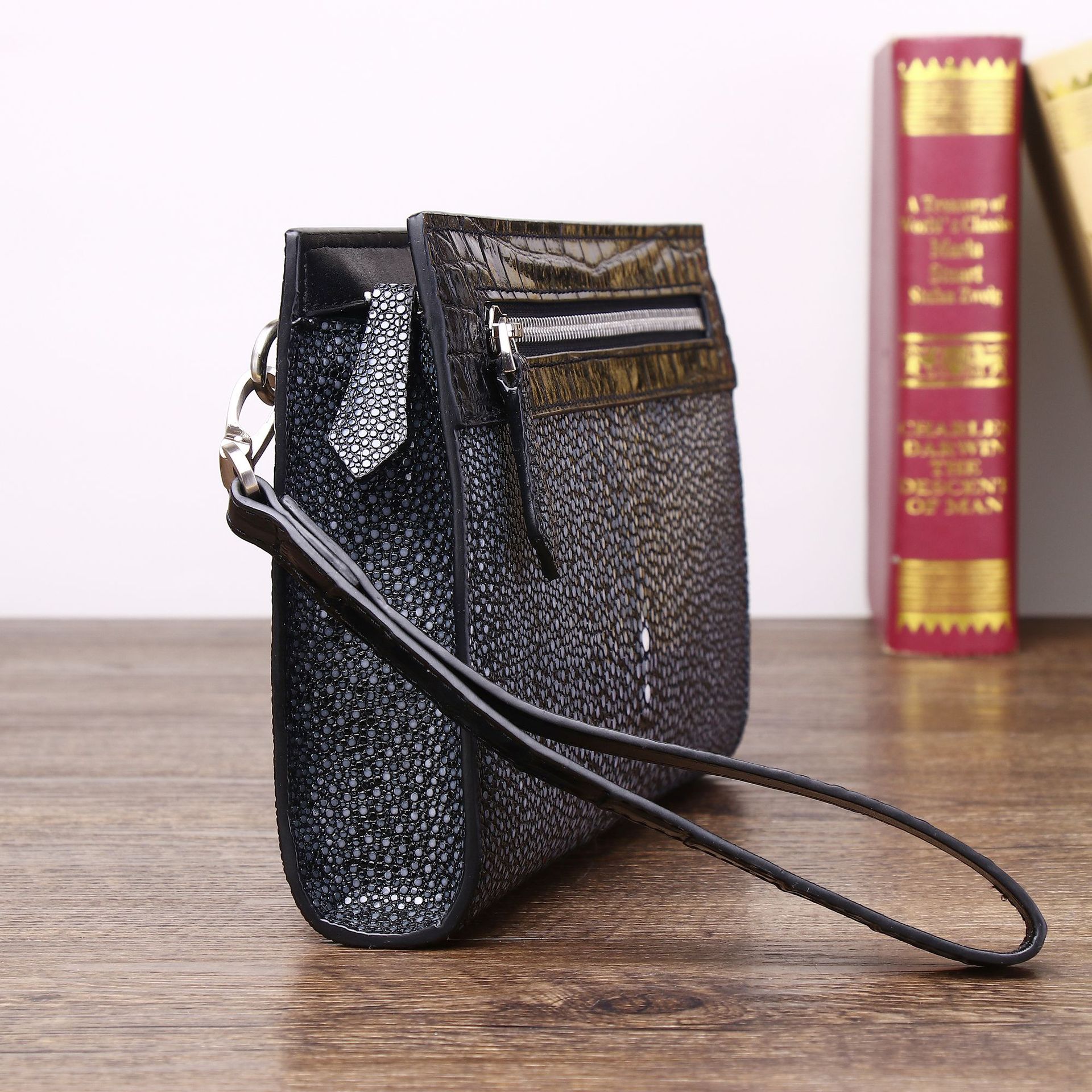 Túi clutch nam họa tiết vân cá ngọc trai bóng mượt, dung tích lớn, đựng điện thoại