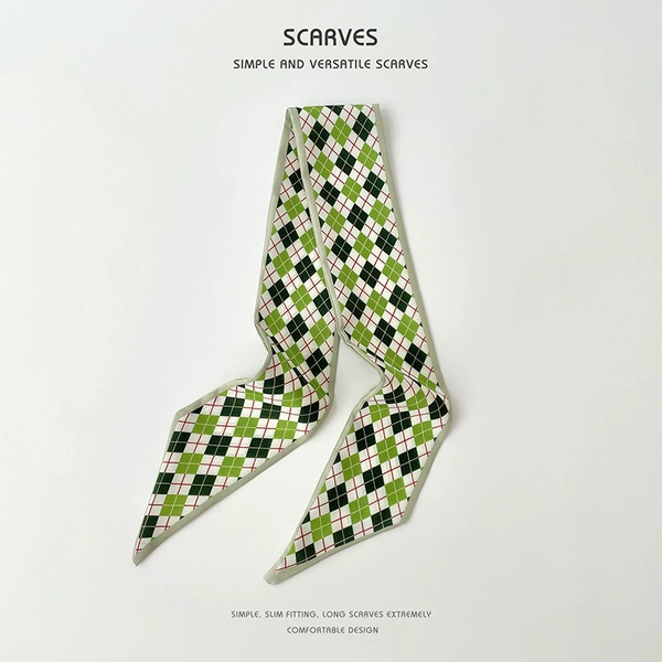With diamond pattern, green