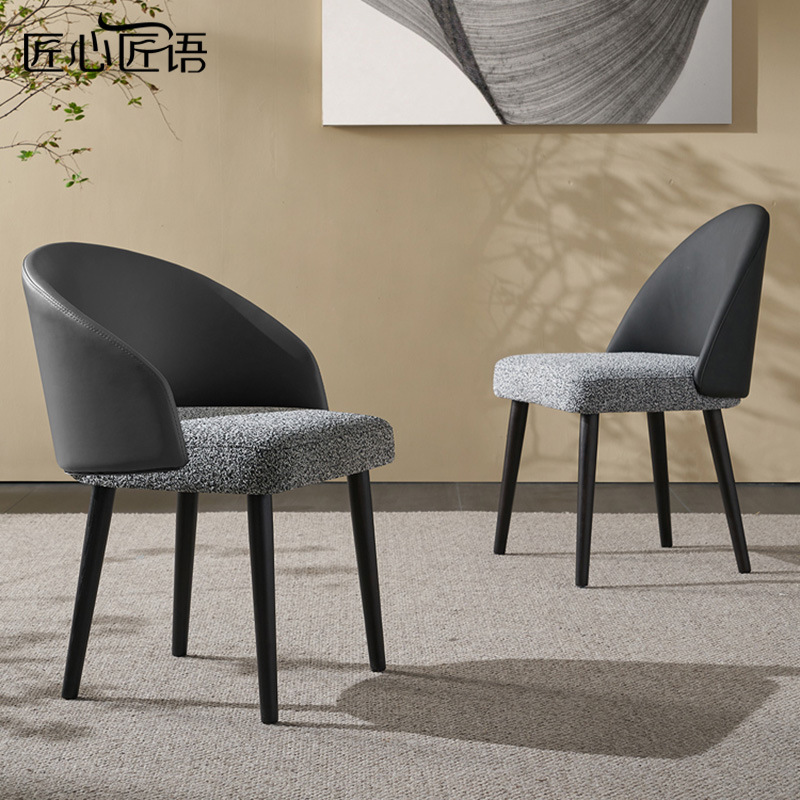 Silla de comedor minimalista italiana silla de madera maciza Silla de libro minimalista moderna nórdica silla ligera de lujo de diseño de tela silla trasera de cuero