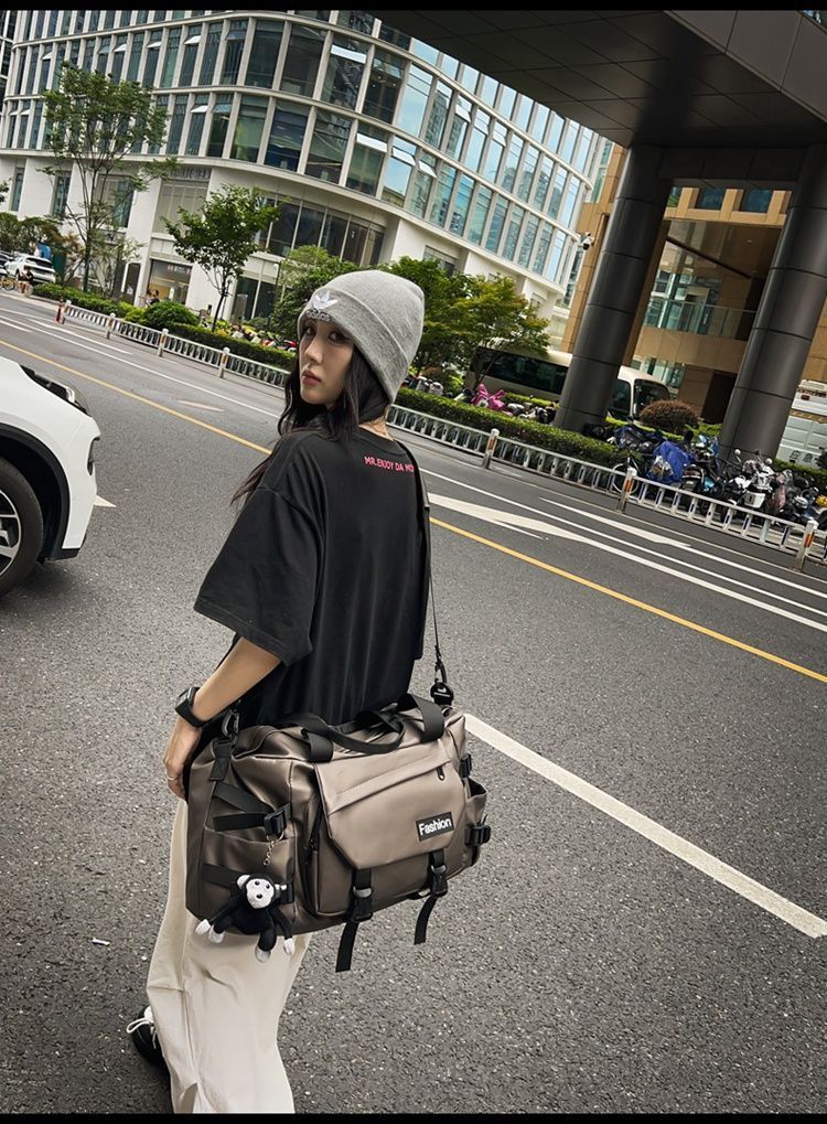 Travel bag with wet/dry separation, large capacity