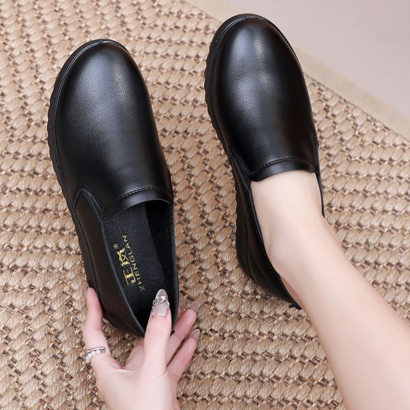 Zapatos de trabajo de cuero suave de primavera y otoño negro, cómodo restaurante antideslizante con suela suave, zapatos de cuero de mediana edad para madres mayores