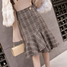 鱼尾半身裙子秋冬季2024新款气质百搭中长款高腰a字格子显瘦裙