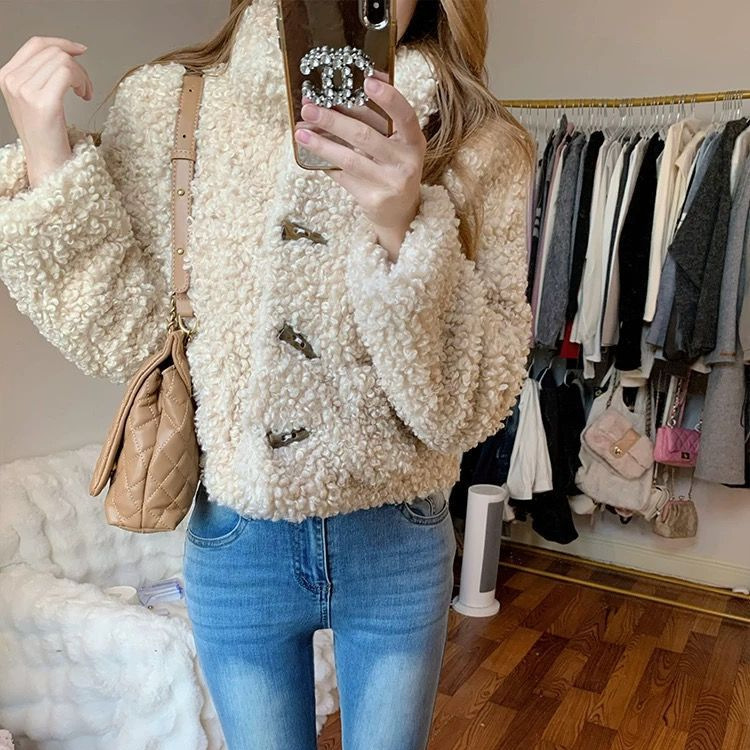 2025 Autumn and Winter New Thickened Short Fur Coat with Horn Buttons, Teddy Curly Fur Outerwear Cardigan for Women 2025 Autumn and Winter New Thickened Short Fur Coat with Horn Buttons, Teddy Curly Fur Outerwear Cardigan for Women