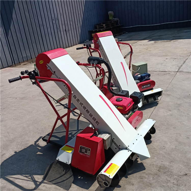 自走式汽油扒谷装袋机玉米小麦电动扒谷机 干鸡粪收袋机