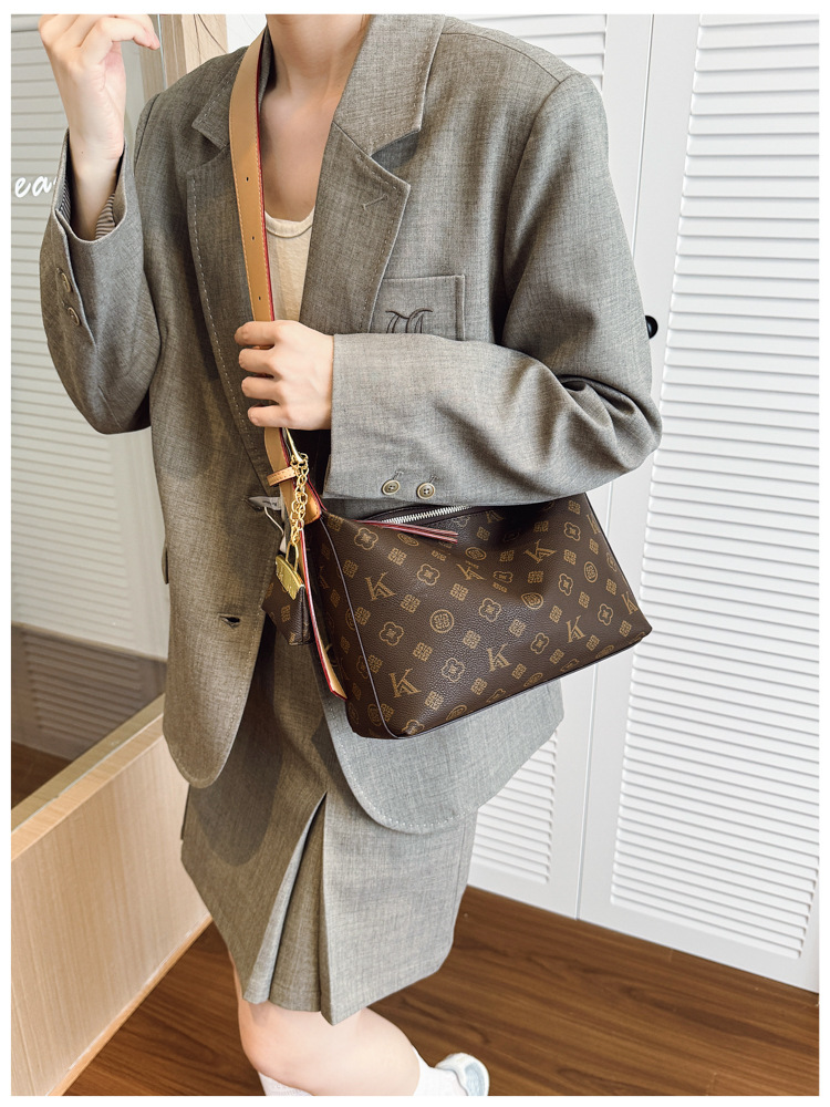 Einzigartige Vintage Elegante Luxus-Designer Wickeltasche für Frauen Große Kapazität Pendler-Tragetasche Modische Damen Einzelschultertasche – Detail 15